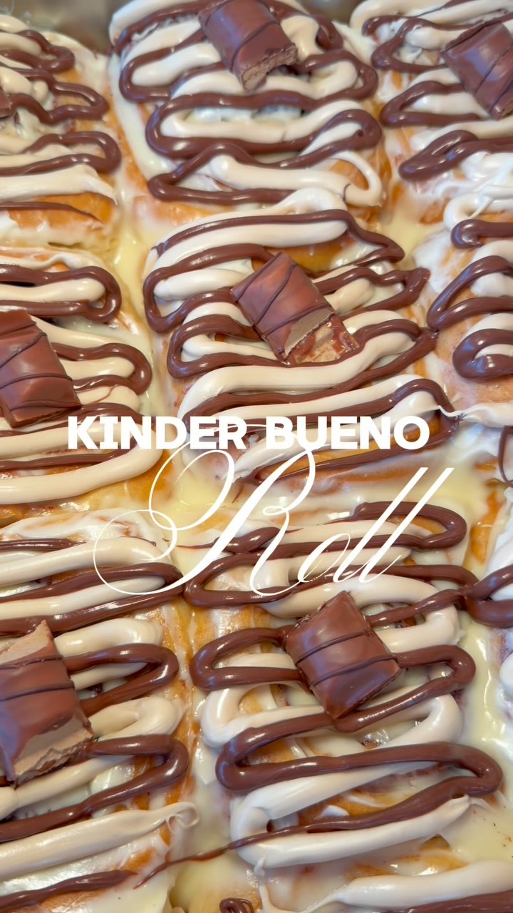 Cinnamon rolls de DR Roll con crema, chocolate y trozos de Kinder Bueno